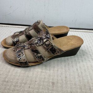 Vionic Womens Size 10 Snake Print Wedge Sandals Adjustable Straps